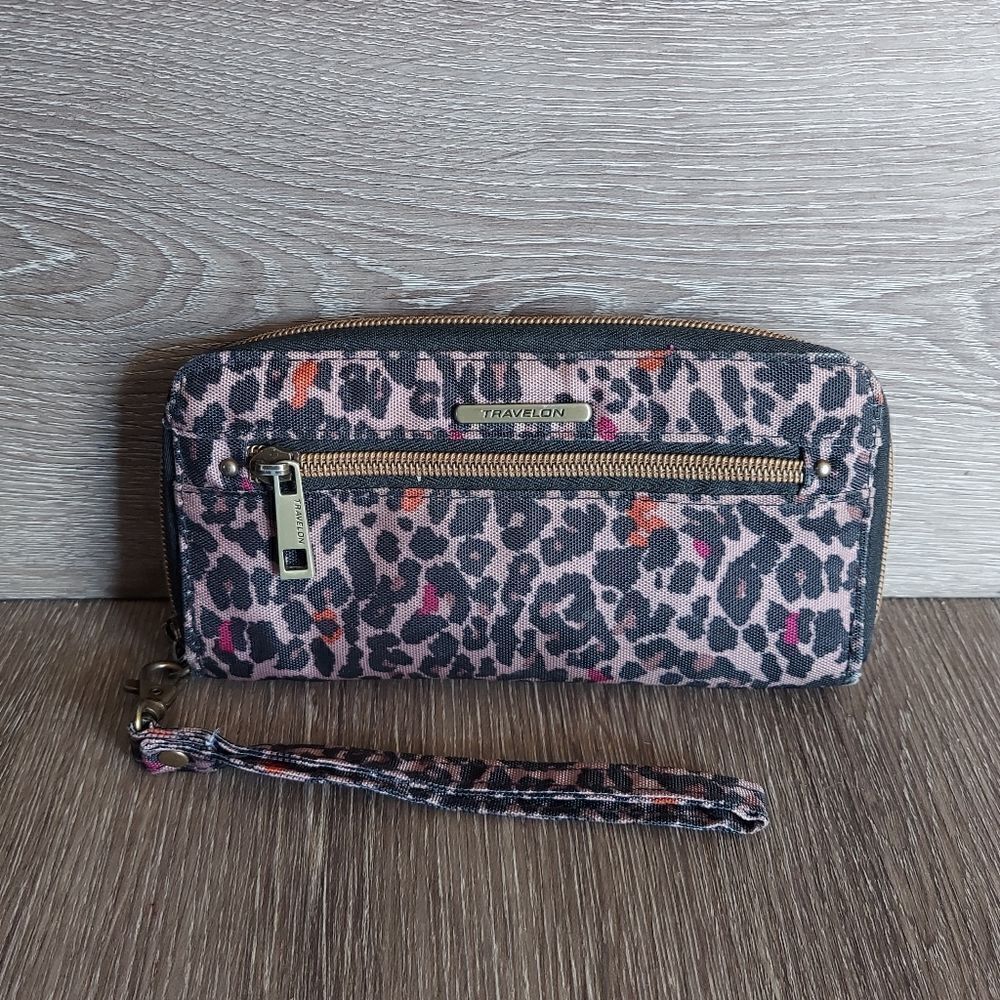 Travelon Leopard Animal Print RFID Zip Wristlet Clutch Wallet